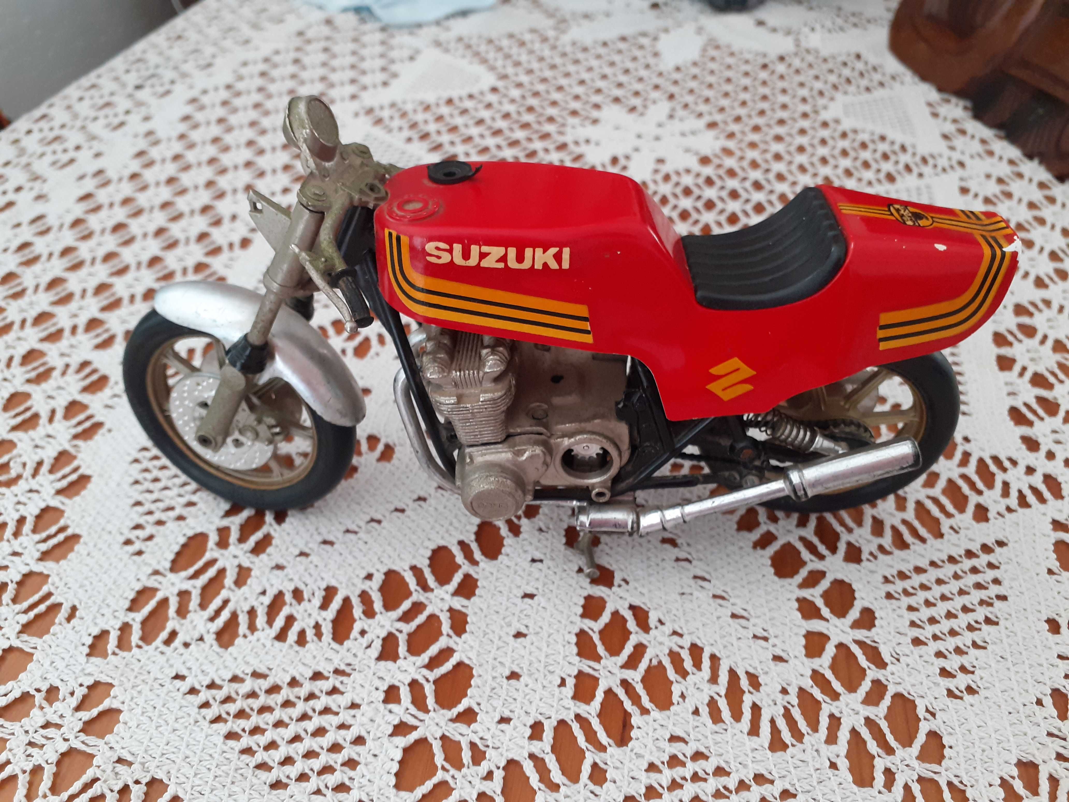 Motocicleta Suzuki vintage jucarie produsa in Spania