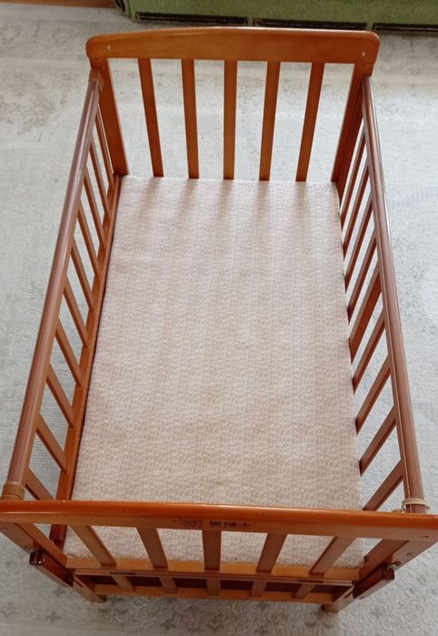 Продам детскую кроватку