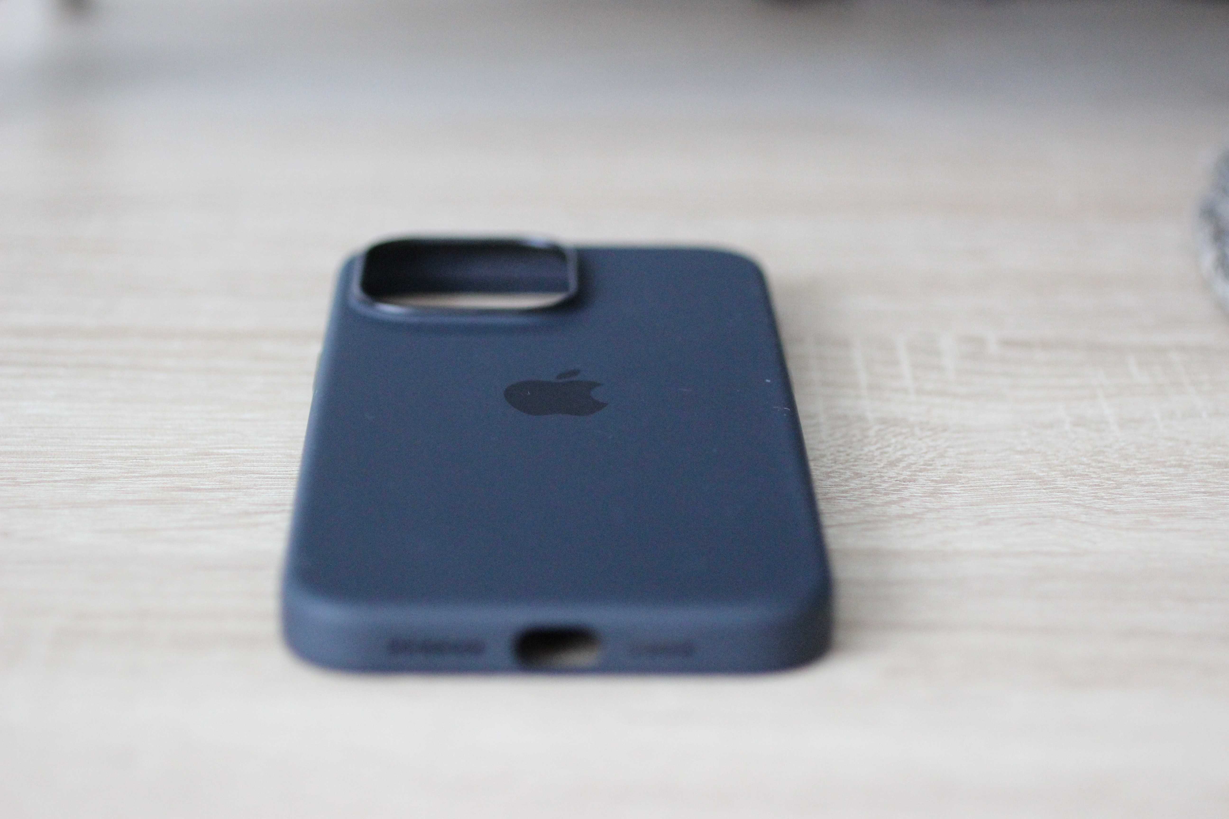 Оригинален iPhone 15 Pro Max Silicone Case Black