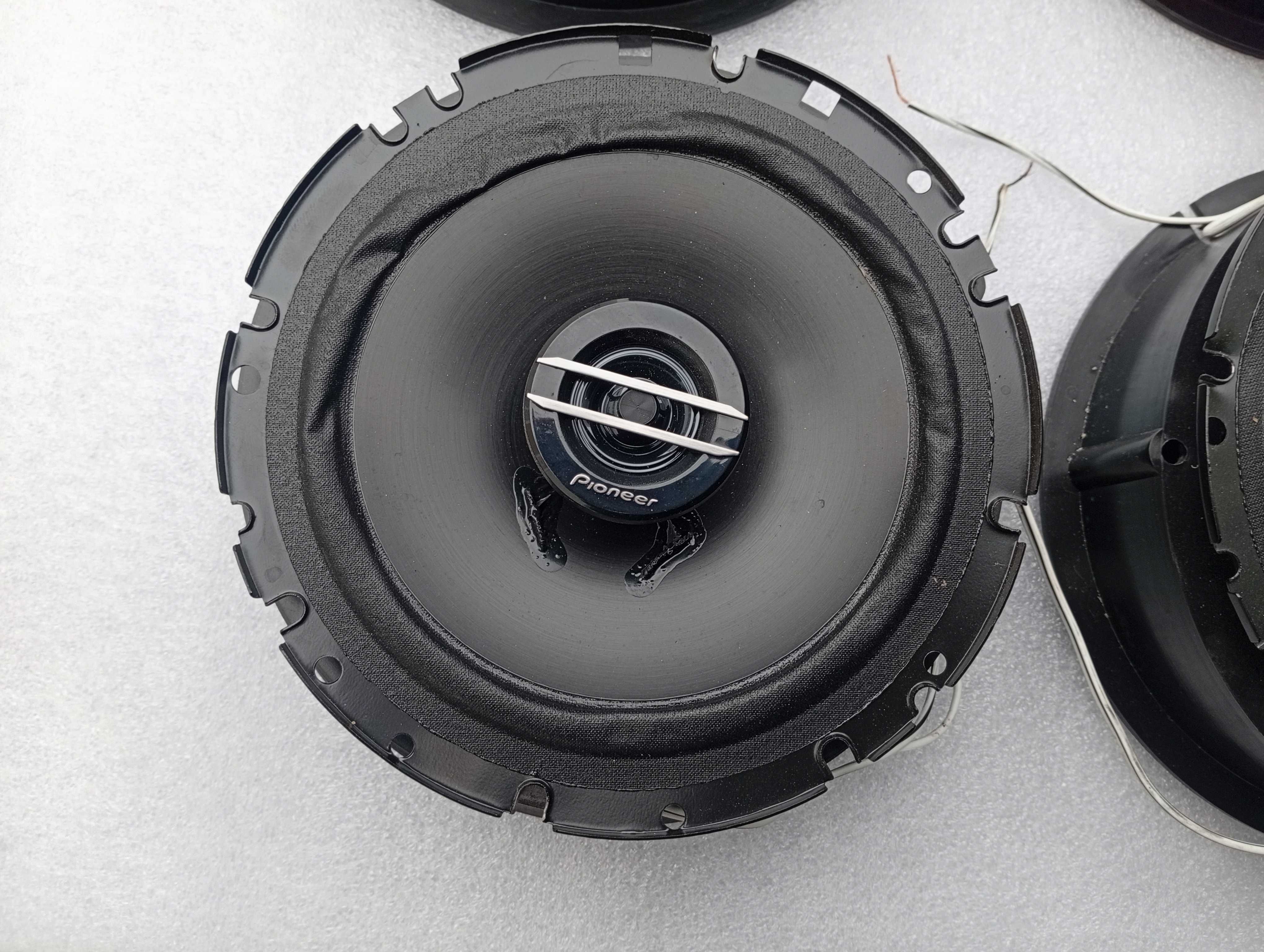 Продавам авто говорители Pioneer с фланци
