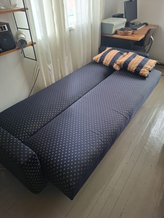 Диван с два фотьойла и маса