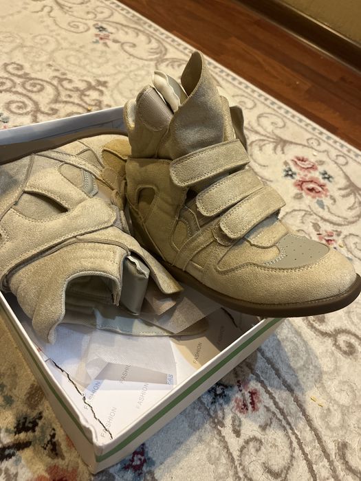 Новая, Обувь сникерсы !