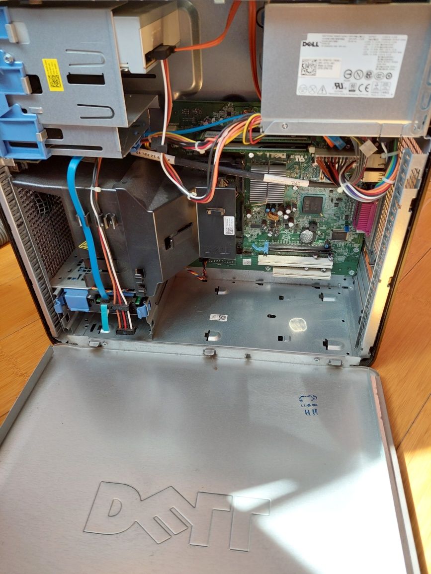 Vând PC retro Dell optiplex 380