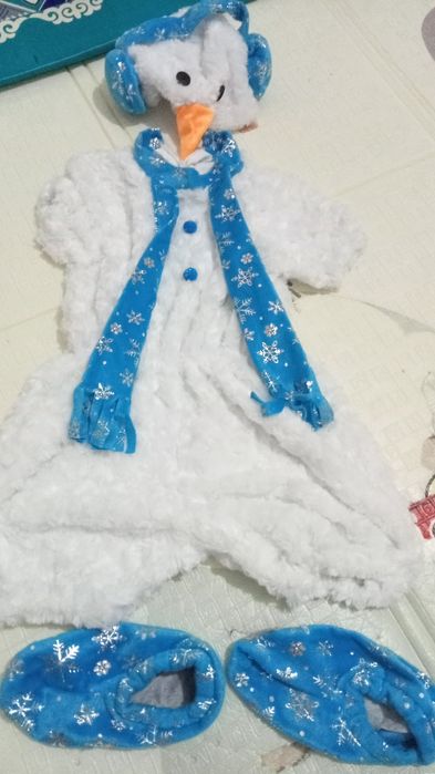 Продам одежду снеговика для детей новый