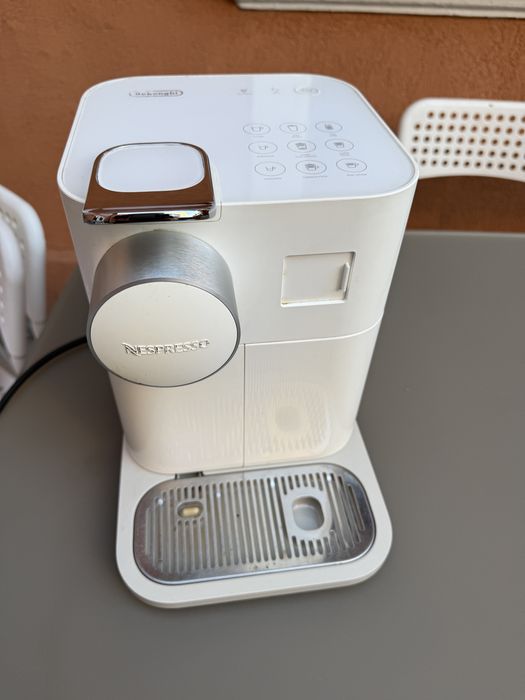 Espressor Gran Lattissima Negru Elegant