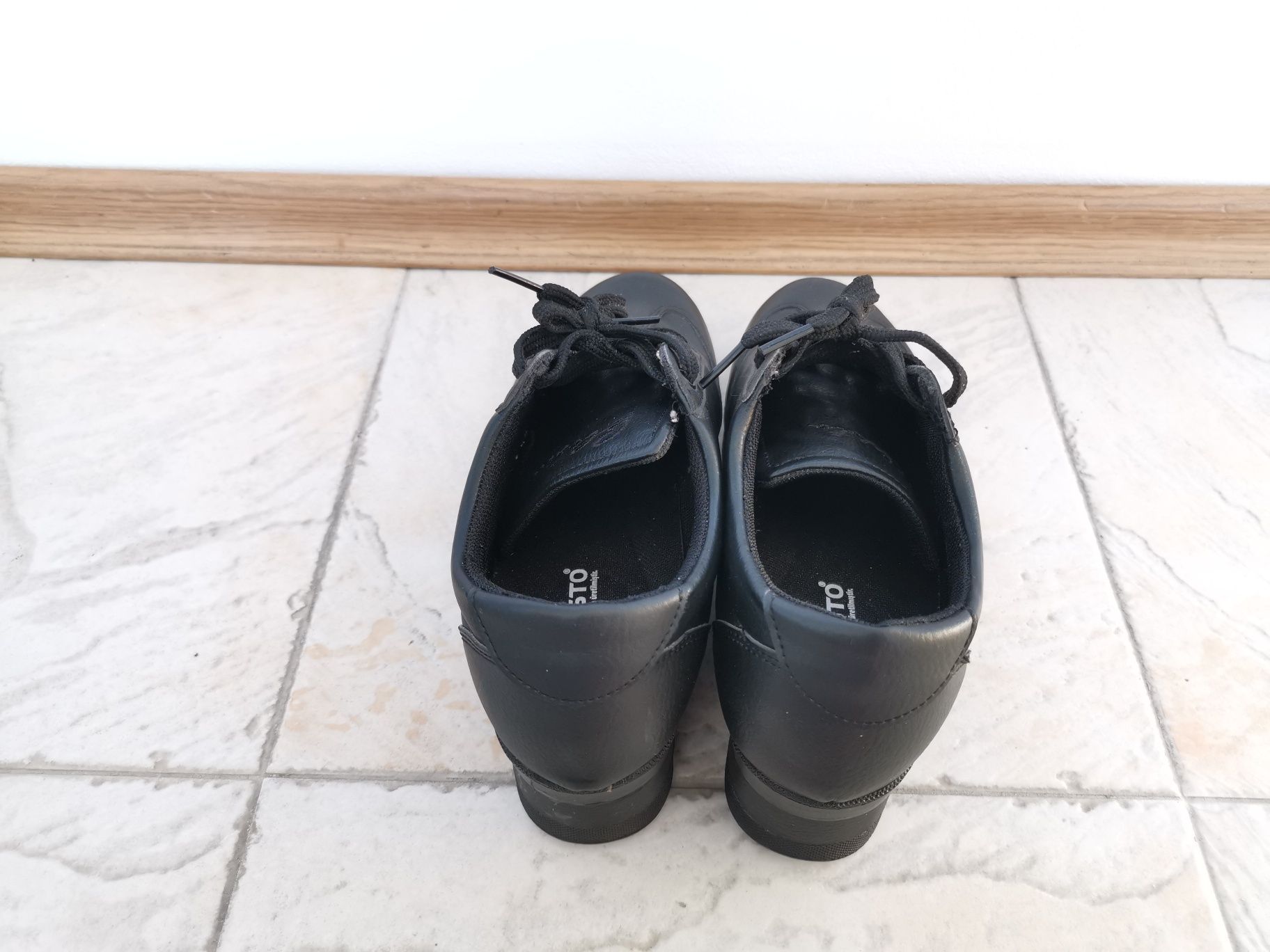 Дамски черни пролетно есенни обувки