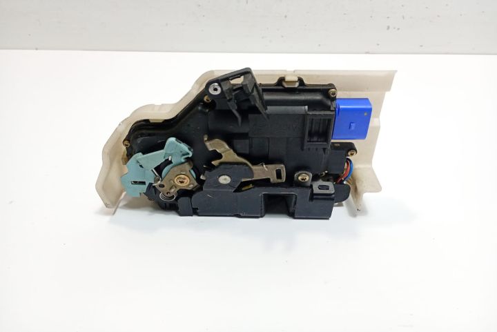 Broasca usa stanga fata 3D1837015 Volkswagen VW Golf a 5-a generatie