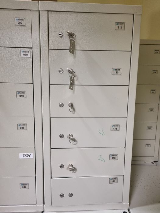 Метални сейфове с ключ