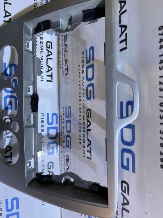 Rama Grila Ornament Consola Centrala Radio Climatronic Ford Focus 2 2004 - 2010 Cod 4M51-18522-ADW