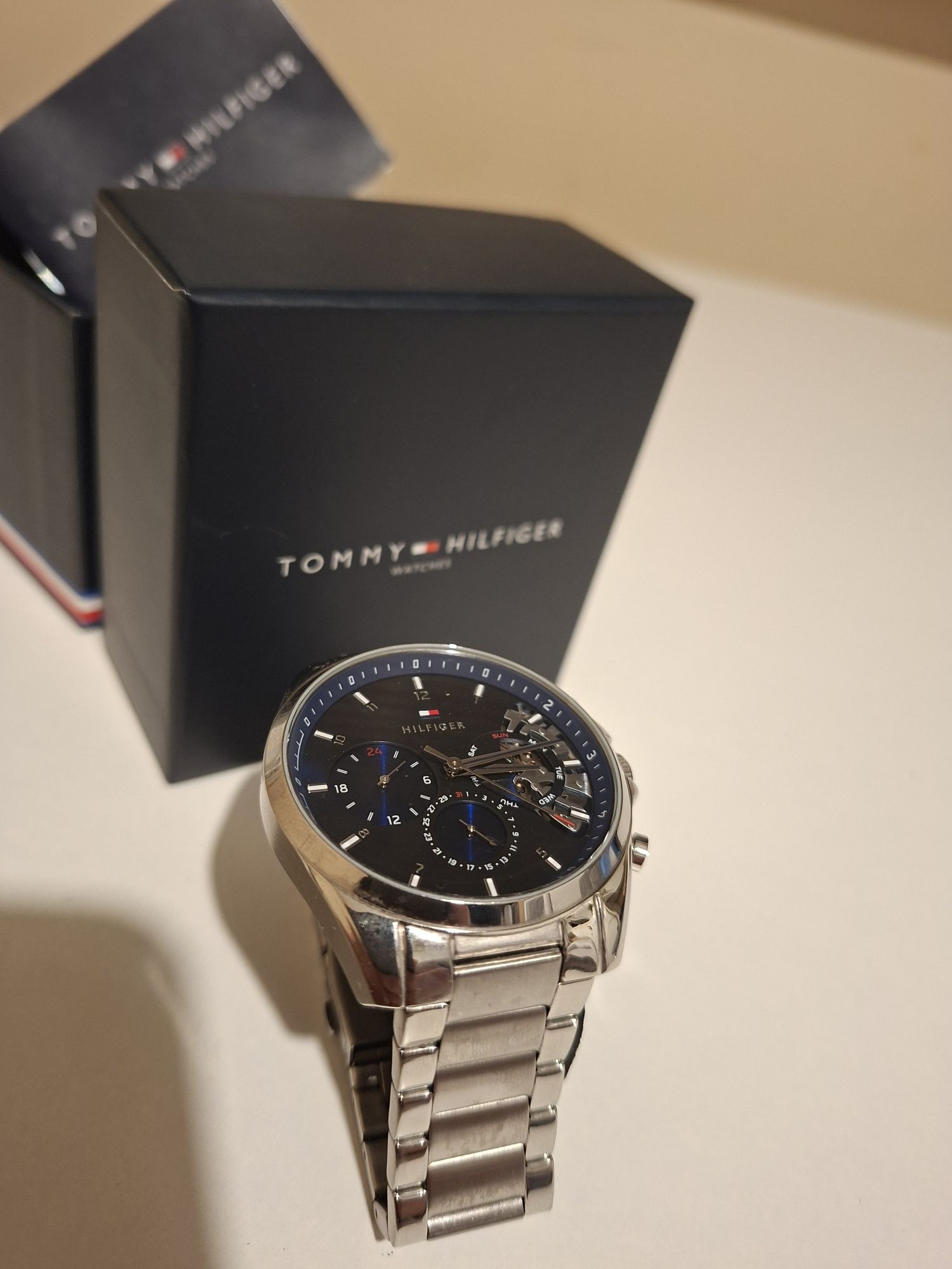 Оригинален часовник Tommy Hilfiger