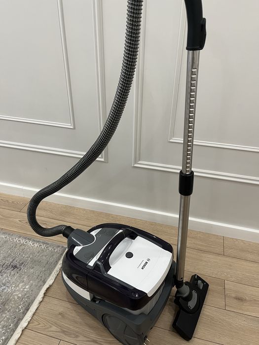 Пылесос Bosch BWD41740 фиолетовый