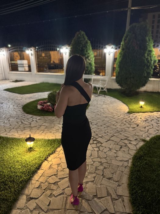 Vand rochie neagra impecabila