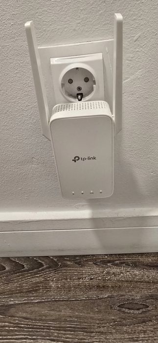 Vând Range Extender Wi Fi TP-LINK RE 315 AC1200, cu buton WPS