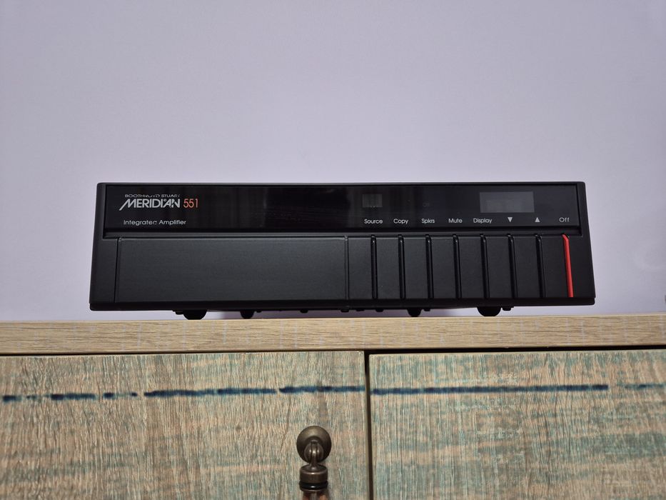 Усилвател Meridian 551 + MSR remote control