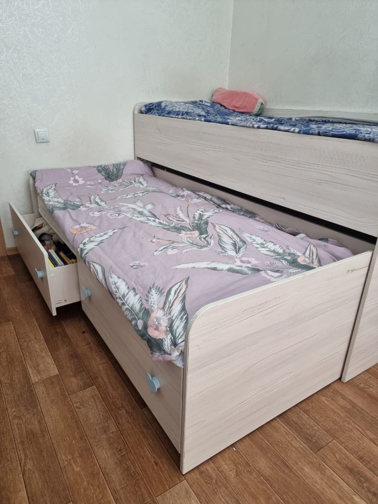 Продам двухярусную кровать