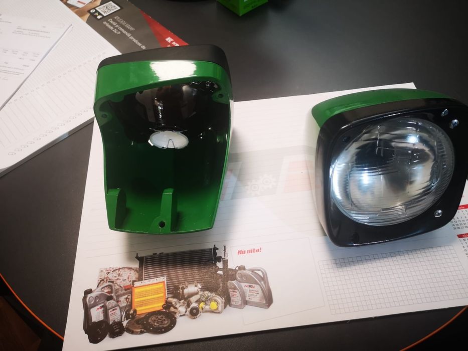 Far stinga dreapta tractor john deere original seria 3000 preț