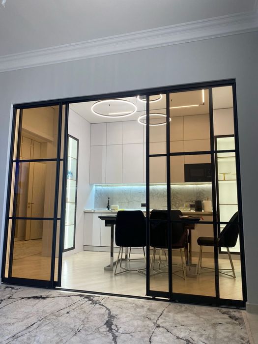 Меж ком перегородки душ кабины