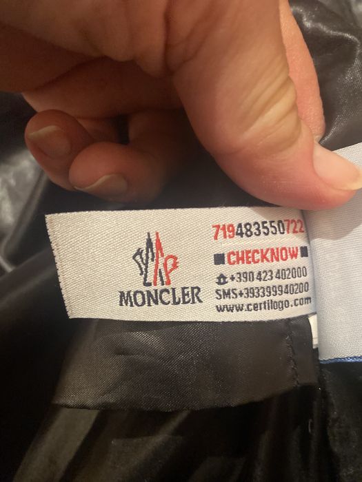Vand geaca Moncler ptr femei marimea 3