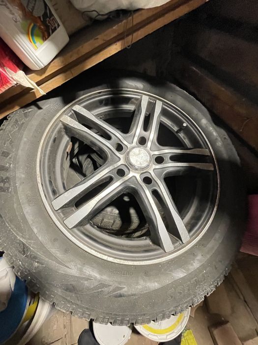Зимние шины б/у Bridgestone Blizzak 205/55,r16  915 с дисками