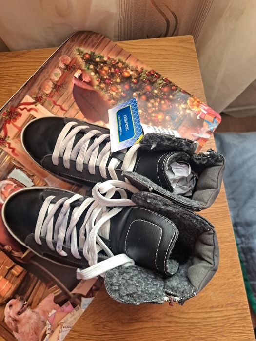 Vand adidas gheata,noi,cu eticheta.