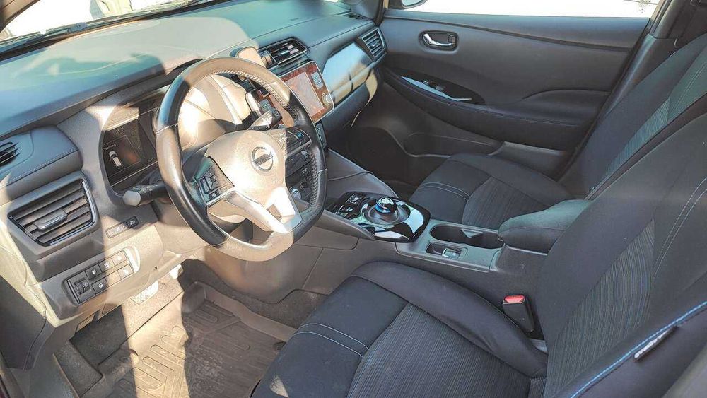 Продавам перфектен Nissan Leaf N-Connectа 40kWh
