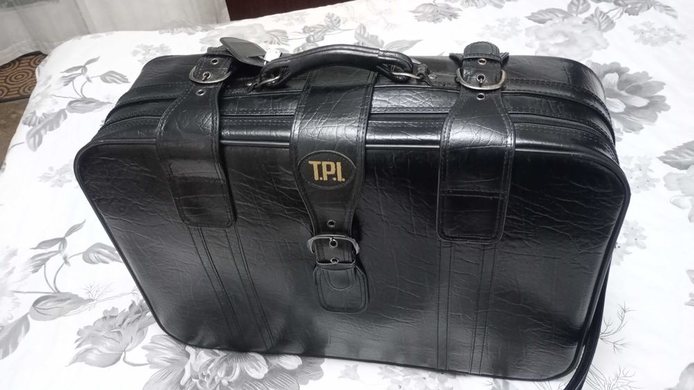 Черна пътна чанта, като НОВА! само лично предаване!