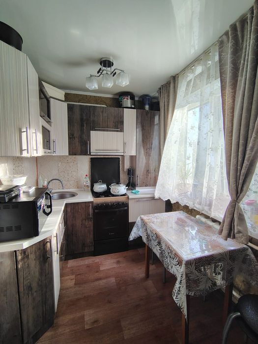 Продам 3 комнатную квартиру с мебелью 3 этаж. Атлантида.