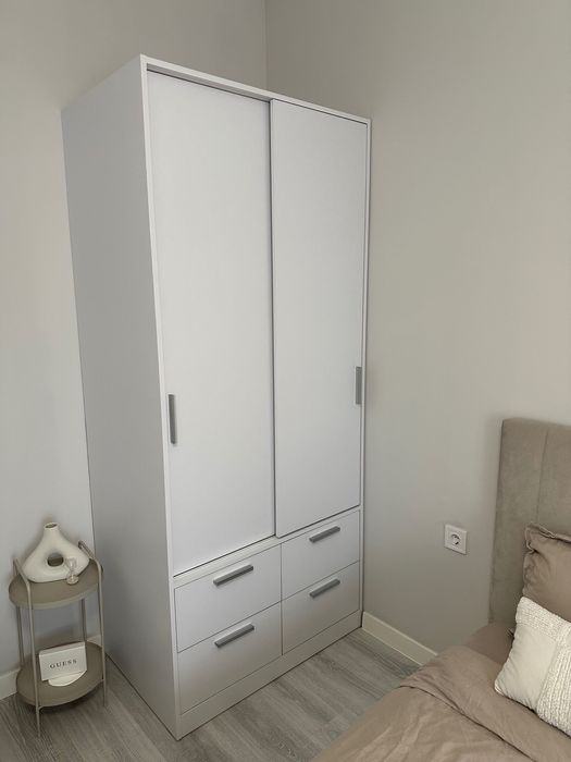 Гардероб - бял в перфектно състояние