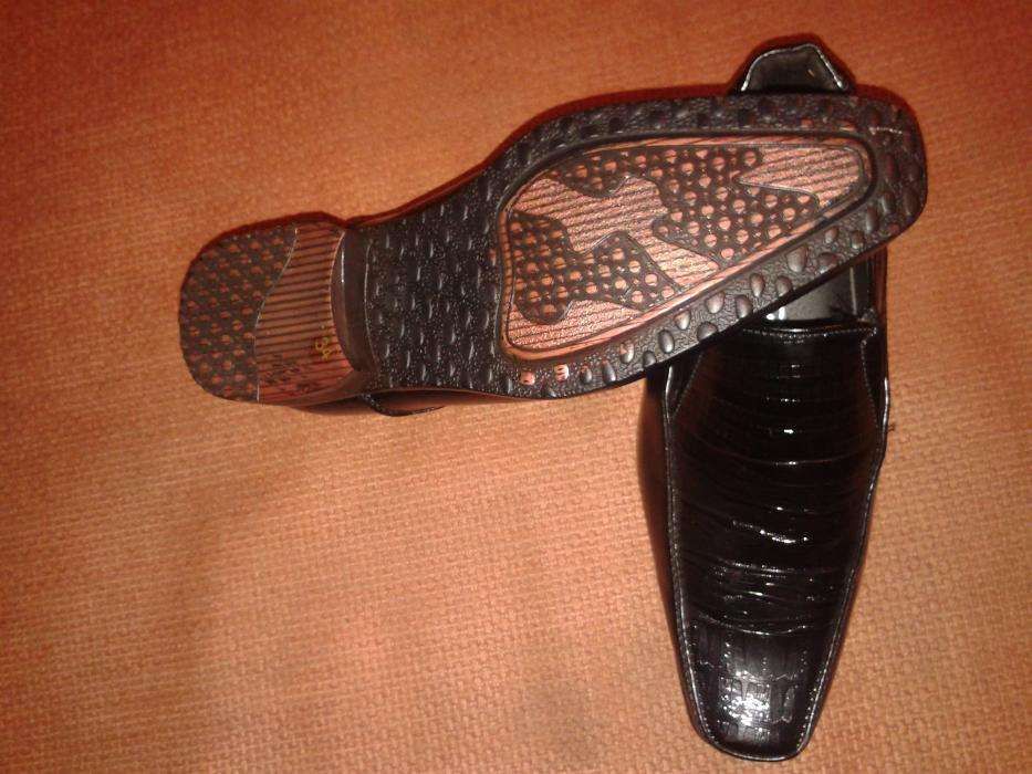 Vand pantofi baieti marimea 34