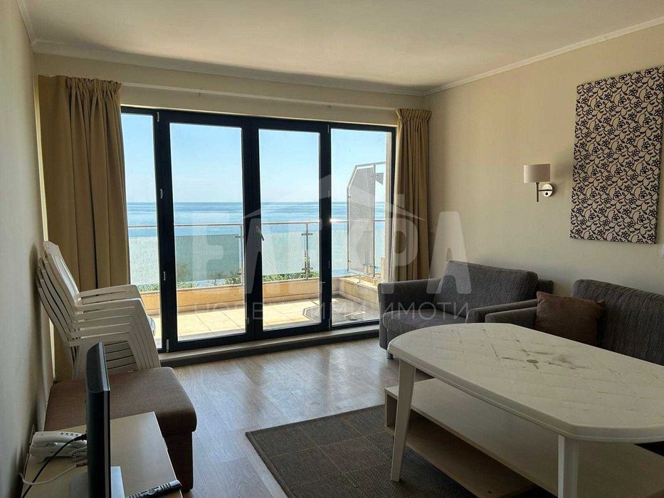 Продава се Тристаен апартамент в Бяла - 102 кв.м за 843 €/кв.м - Снимка #1