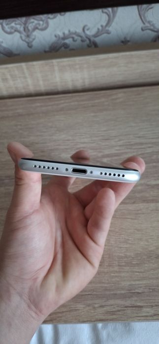 Продам айфон se 2020