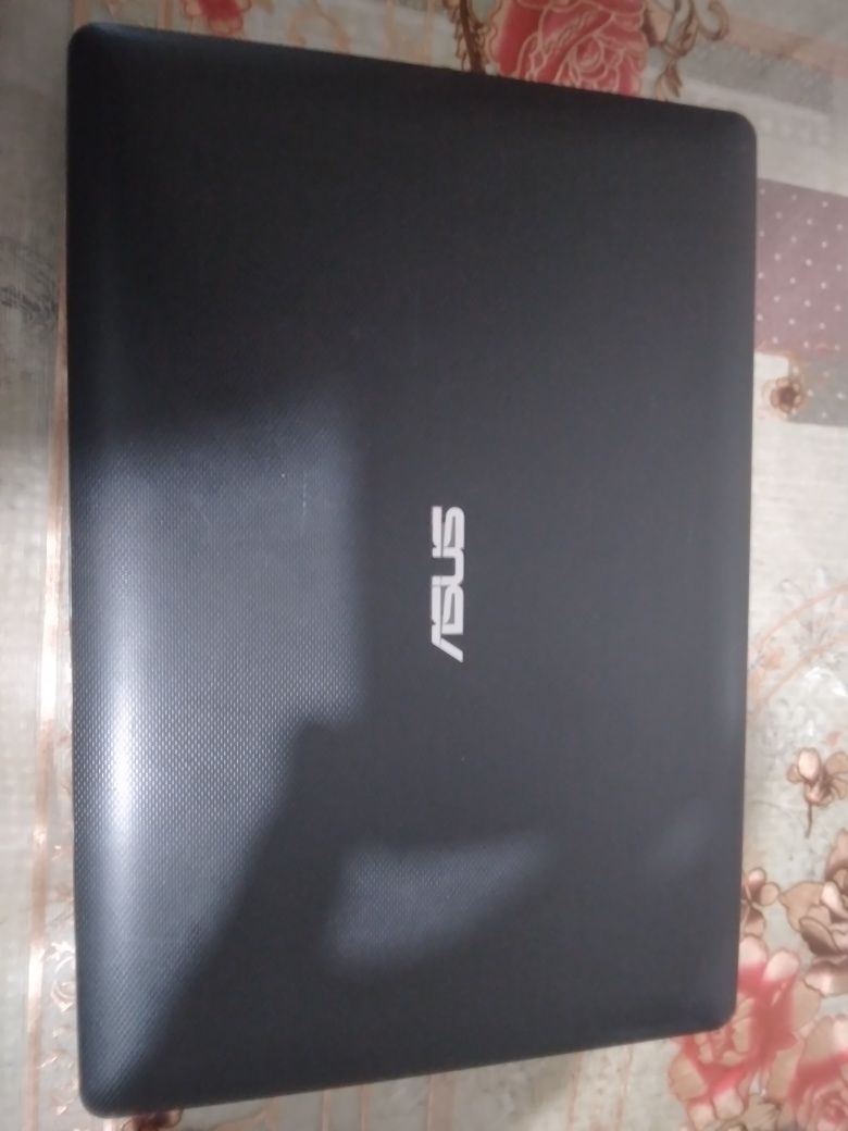 Vand notebook Asus x102b cu touch-screen