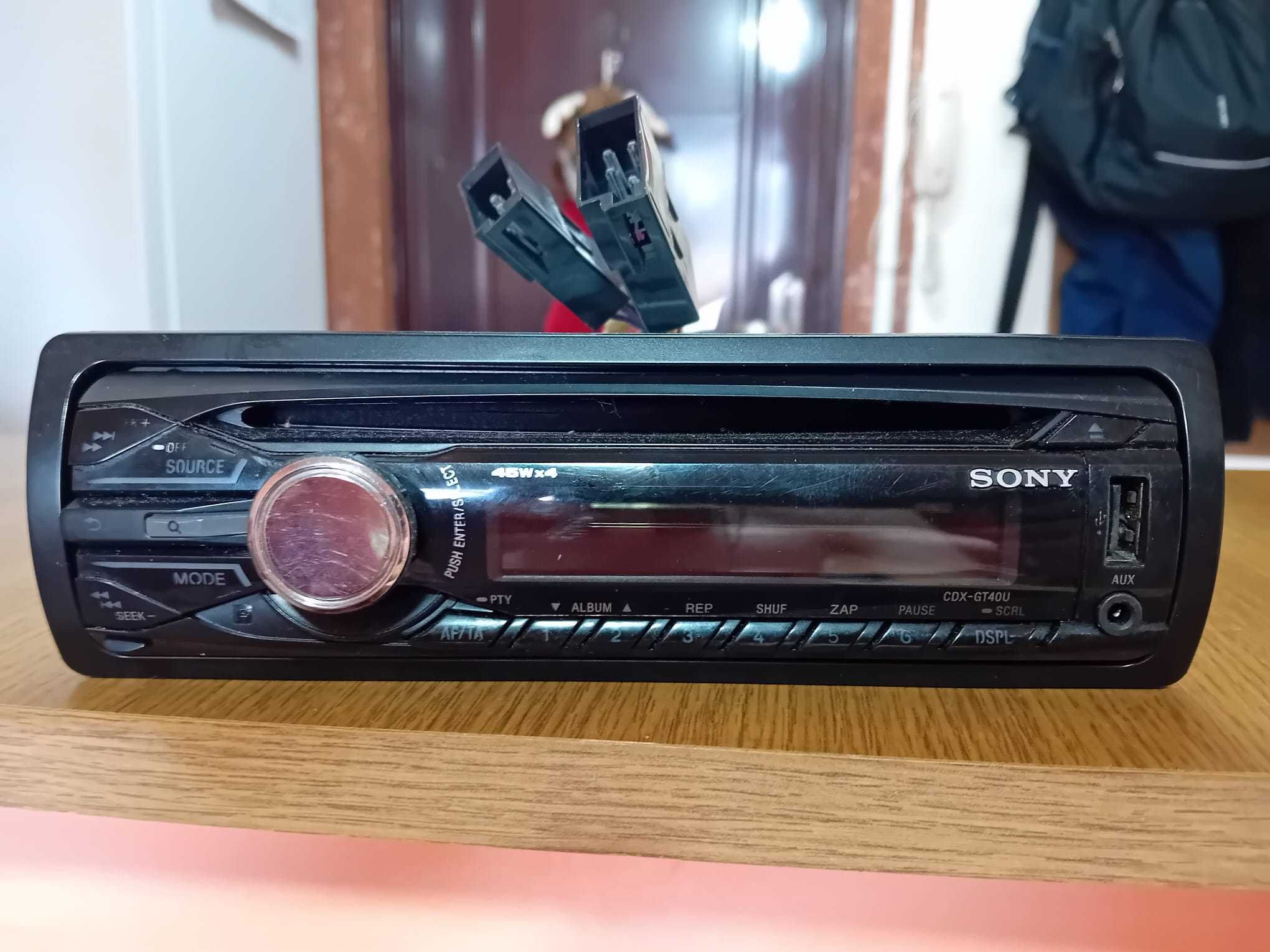 Consola ORIGINAL centrala dacia duster 1 culoare maro si Radio cd SONY