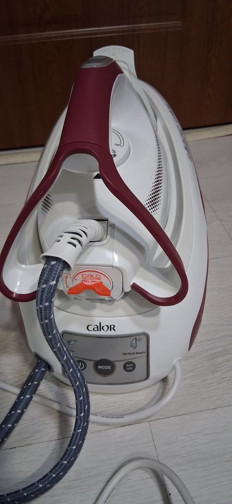 Stație de călcat cu aburi  Calor