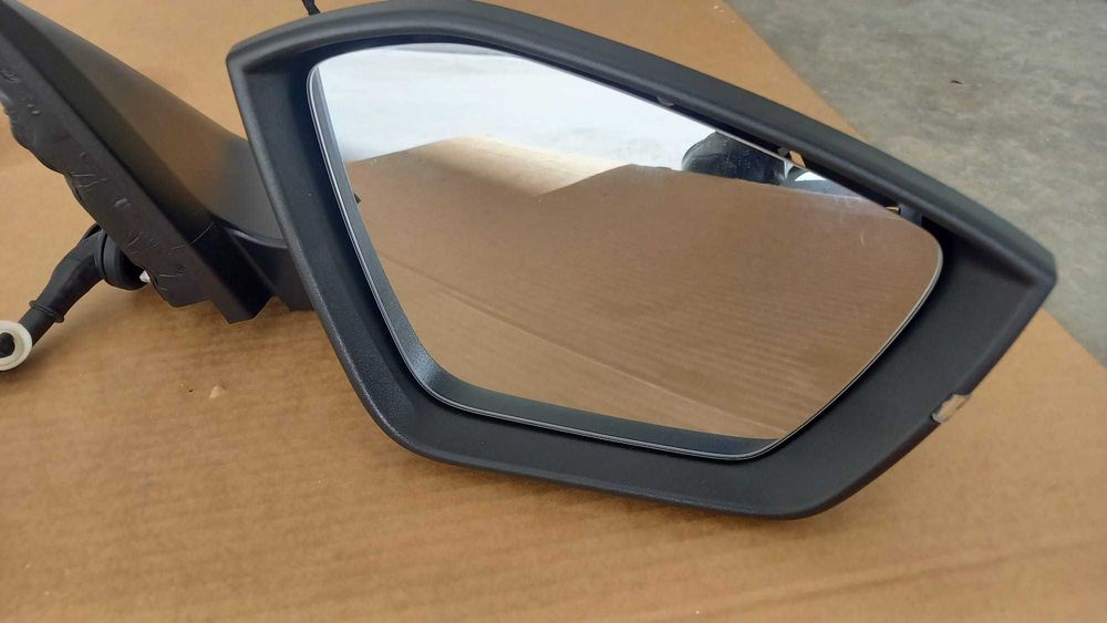 Шкода Октавия 4 седан дясно огледало