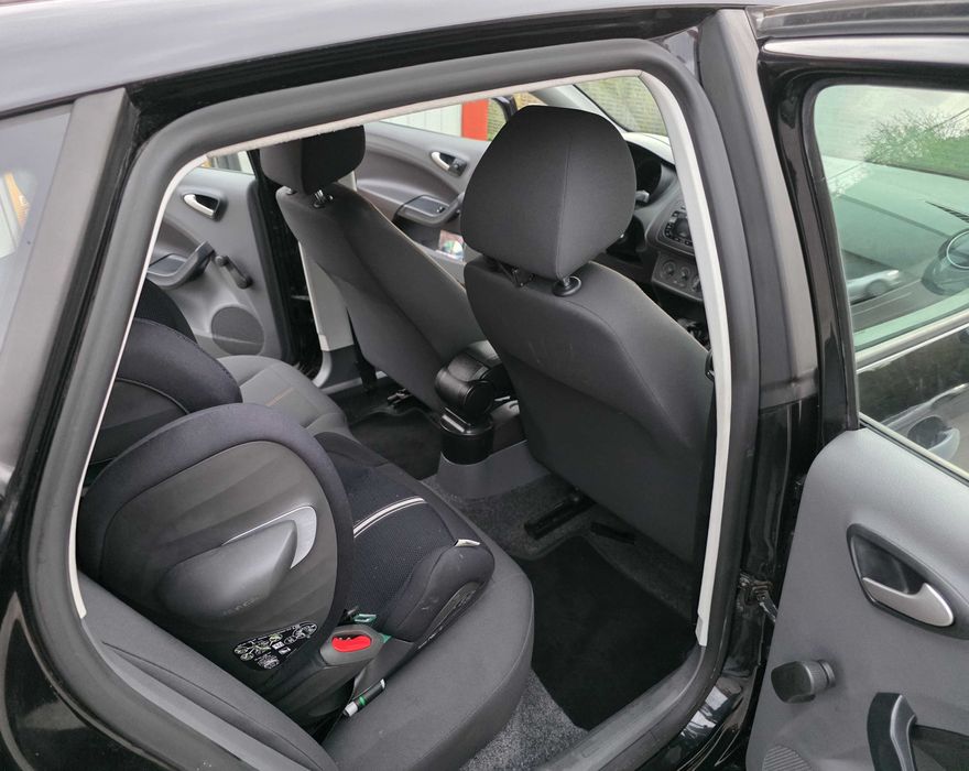 Vand SEAT IBIZA an 2010 1.4 L benzina