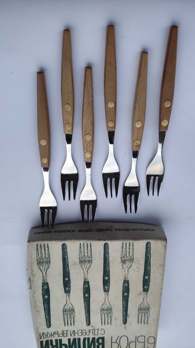 Комплект български десертни вилички с дървени дръжки