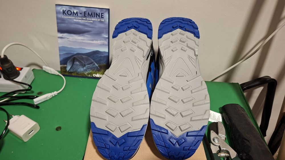 Обувки за естествен терен Salomon XA PRO 3D V9