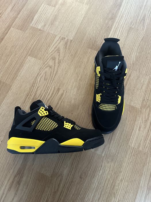 Jordan 4 Bolt.