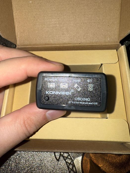 Adaptor OBD 2 Bluetooth pentru diagnosticarea automobilelor