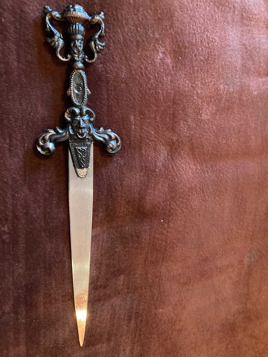 Изключително красив старинен нож за писма
