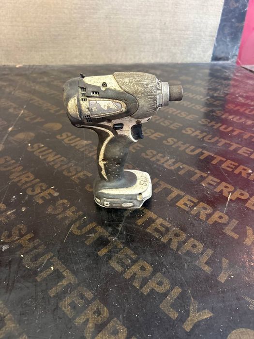 Тяло макита MAKITA 18 вилата литиеви батерии импактор винтоверт