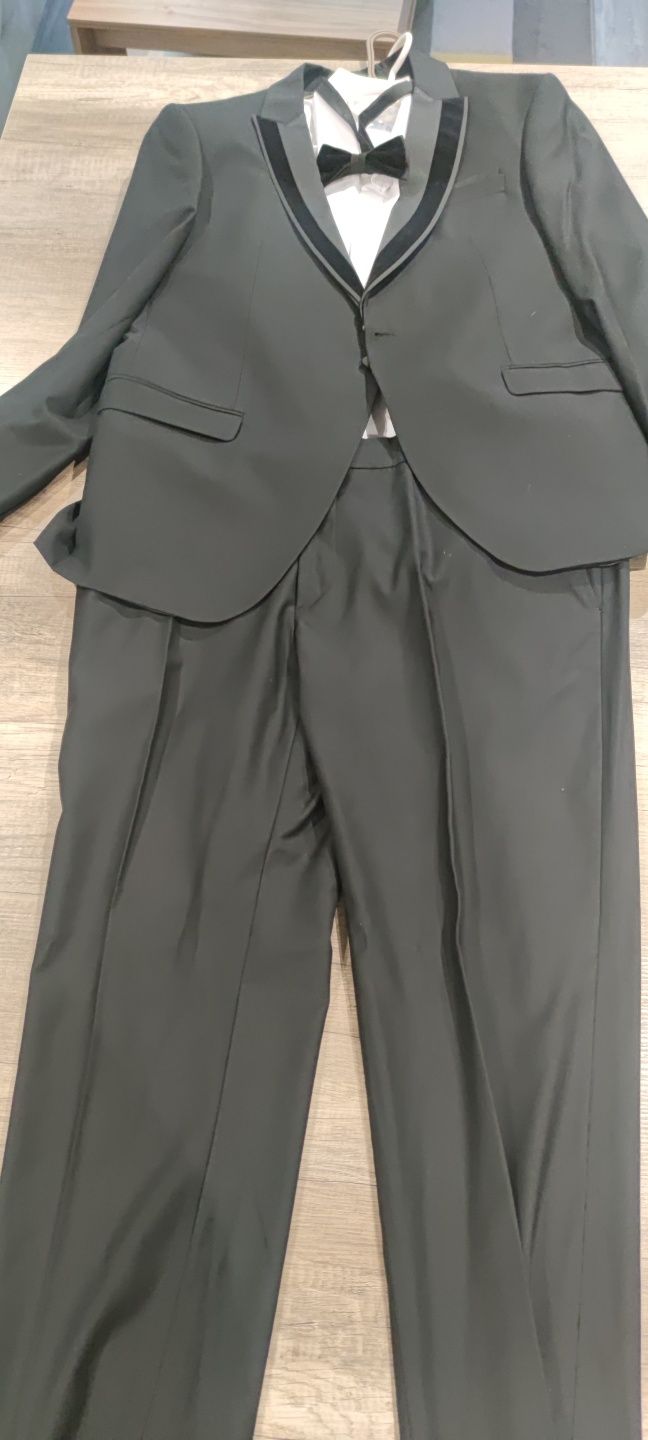 Мъжки костюм Sartoria