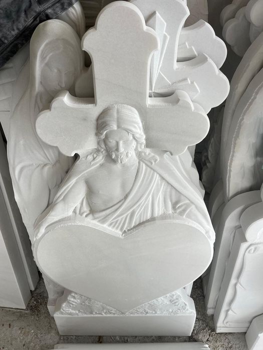 Monumente funerare diferite modele