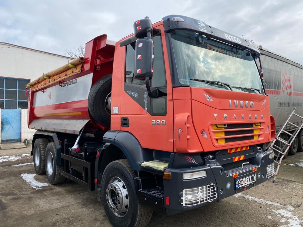 Vand basculanta 6x4, Iveco, stare perfecta, unic proprietar, km reali.