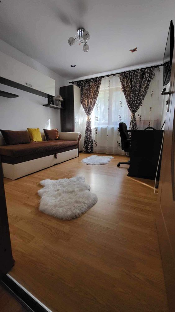 Apartament cu 3 camere inchiriez