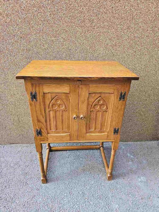 Шкаф в Готически стил