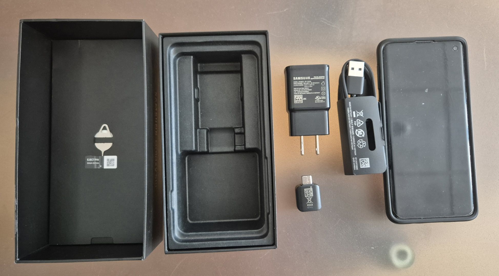 Продавам Samsung Galaxy S10