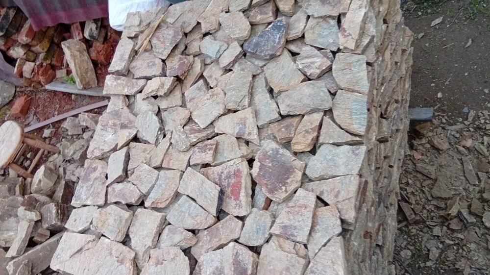 Piatră naturală 50 de lei metru pătrat