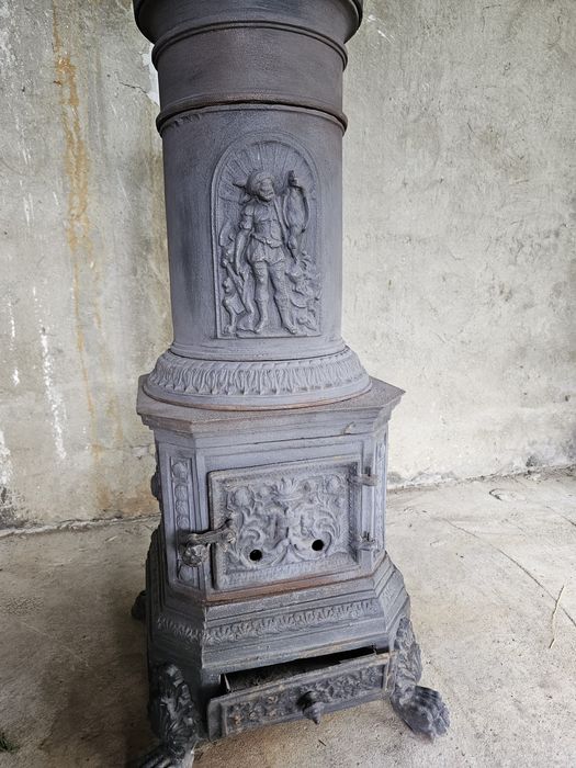 Soba antica din fonta